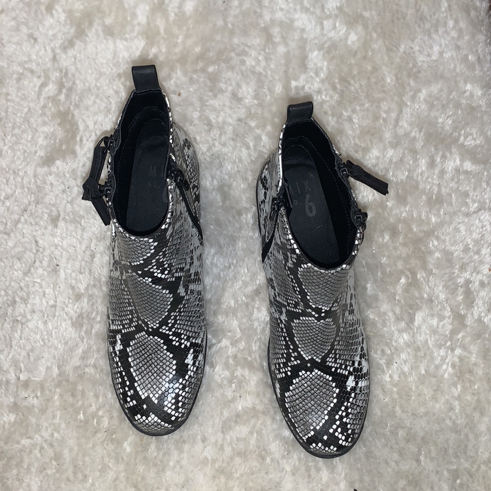 Boots - Picture 3 of 3